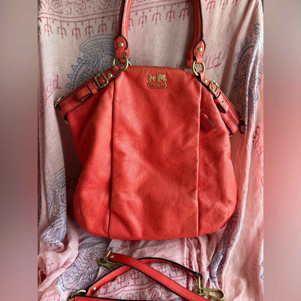 🔥 Fire Sale 🔥
Coach Vint. Madison Sophia Bag Gold-Tone w/ Strap & Hang Tag
